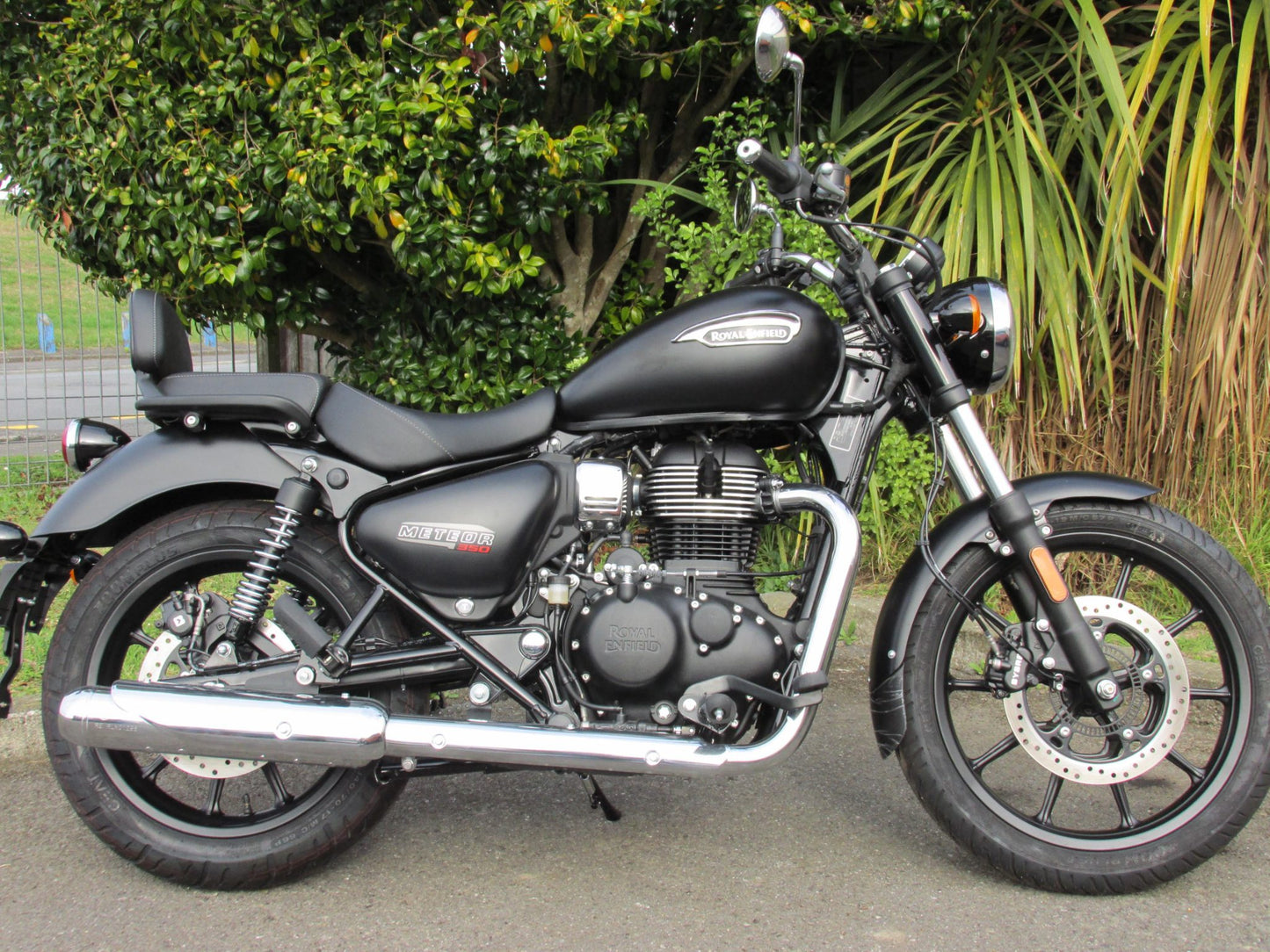 Meteor 350 - Stellar Black