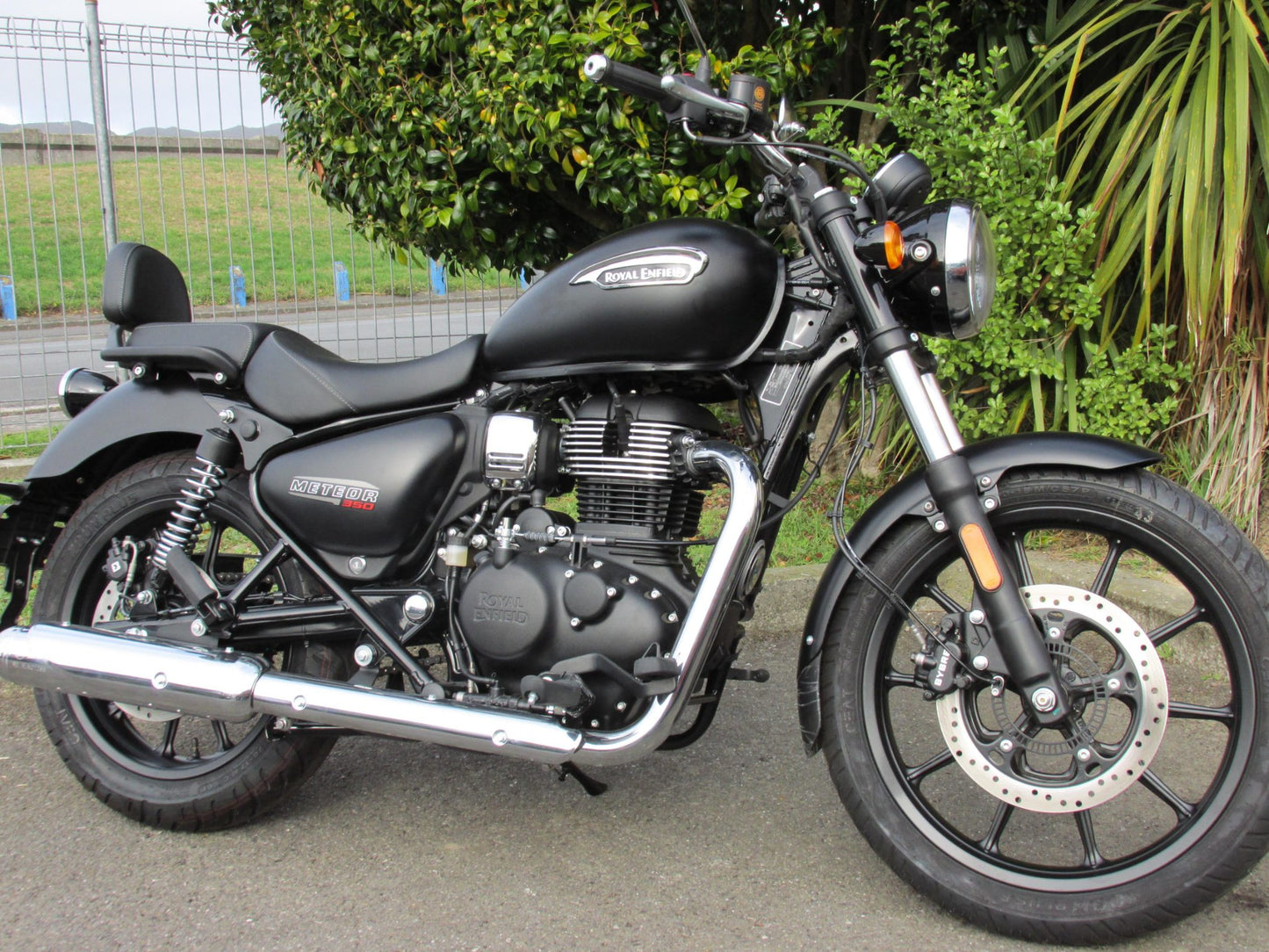 Meteor 350 - Stellar Black
